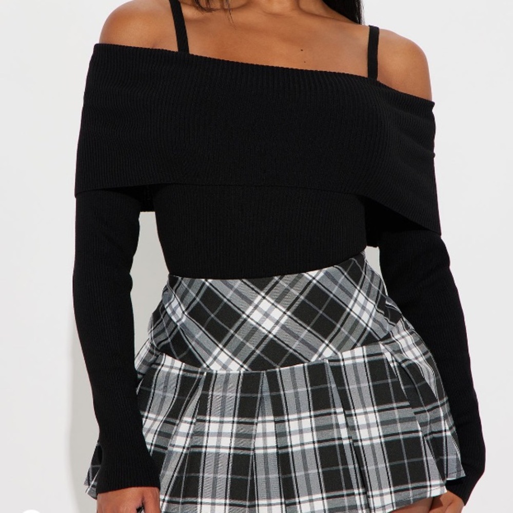 ⭐️Fashion Nova Black Off-Shoulder Sweater Top M NWT